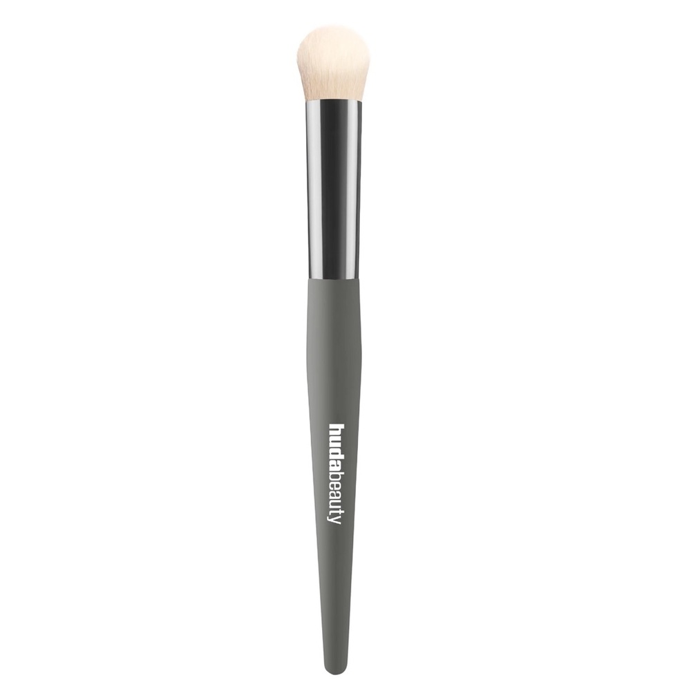 BNIB HUDA BEAUTY Conceal & Correct Fluffy Makeup Brush